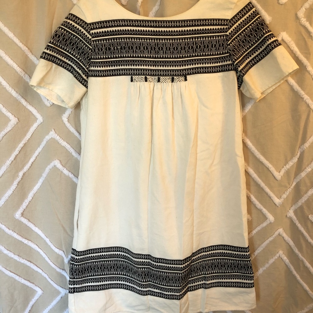 Made well embroidered mini dress